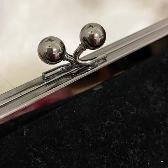 EXPRESS Vintage Black Velvet Sequin Clutch Bag Kiss Lock Purse Women’s‎ Evening - Picture 3 of 9